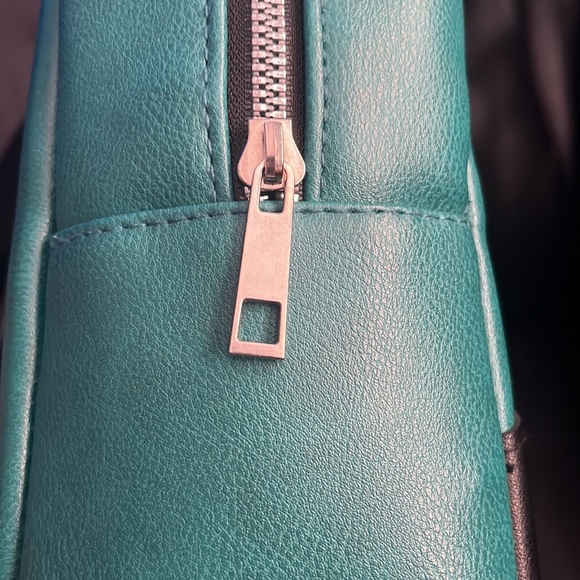 My hero academia book bag from hot topic green silver and black - Picture 4 of 7